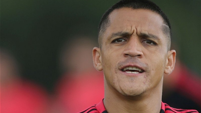 Mourinho: Alexis ya entrena con el equipo y está disponible, pero hay decisiones que tomar