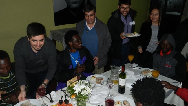 Ñuble: Trabajadores del Obispado de Chillán ofrecieron cena solidaria a inmigrantes