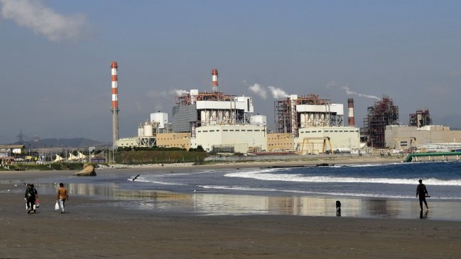 Académico reacciona suspicaz: Se culpó a ENAP demasiado rápido por Quintero