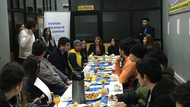 Ñuble: Autoridades dialogaron con jóvenes sobre la reforma migratoria