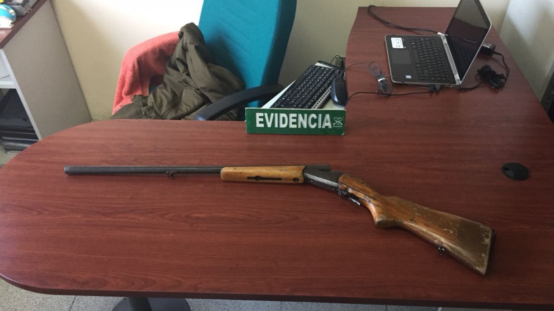 Carabineros detuvo a sujeto que tenía una escopeta, municiones y droga en su casa de San Pedro de la Paz