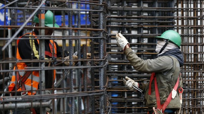 Gobierno busca aumentar porcentaje de trabajadores extranjeros en empresas chilenas