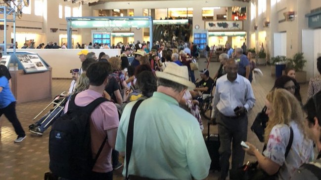 Aeropuerto de EEUU debió cerrar debido a que un hombre amenazó con suicidarse