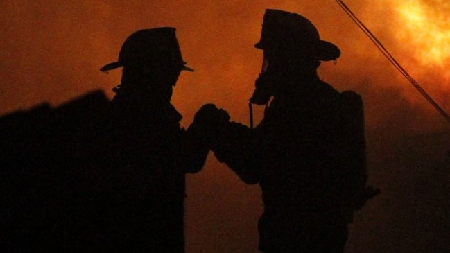 Carabinero murió en incendio de una vivienda en Victoria