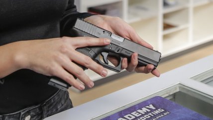   Los riesgos de tener un arma de fuego en la casa 