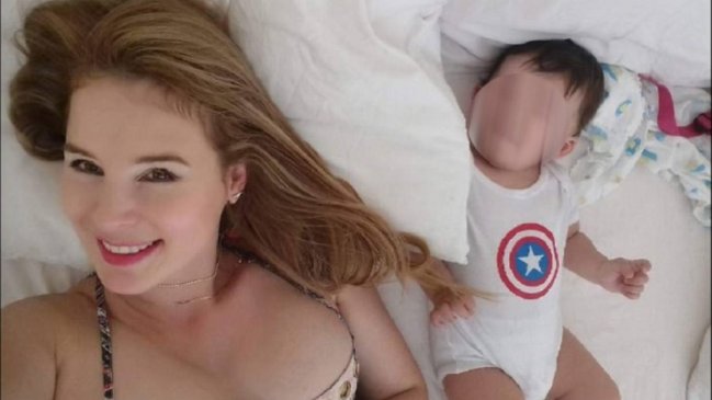 Bebé sobrevivió cinco días junto al cadáver de su madre, una modelo que fue estrangulada