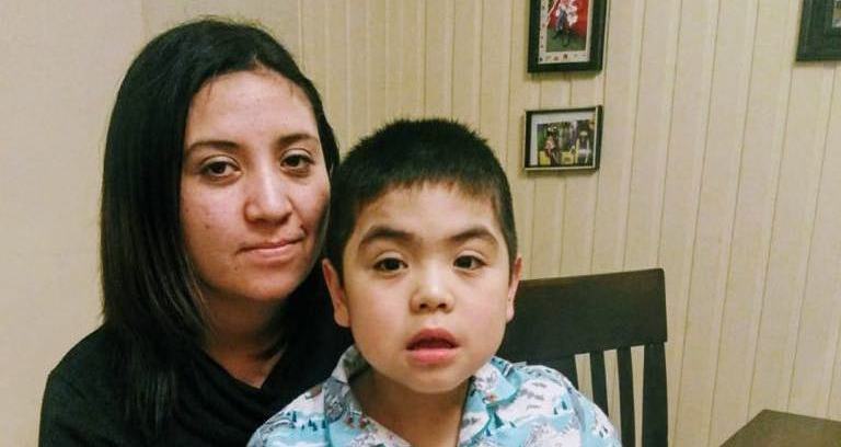 Madre denuncia que su hijo trasplantado de riñón recibió en el colegio vacuna contraindicada por su condición médica