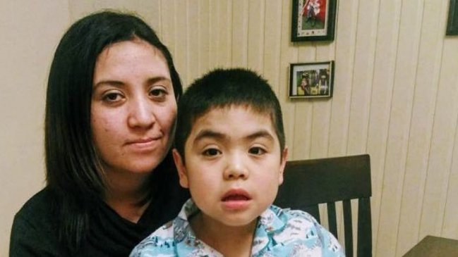 Madre denuncia que su hijo trasplantado de riñón recibió en el colegio vacuna contraindicada por su condición médica