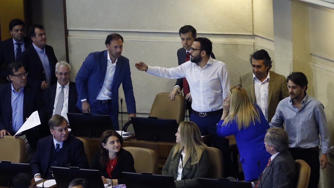Comisión de Ética sancionó a Pamela Jiles por altercado con Ignacio Urrutia