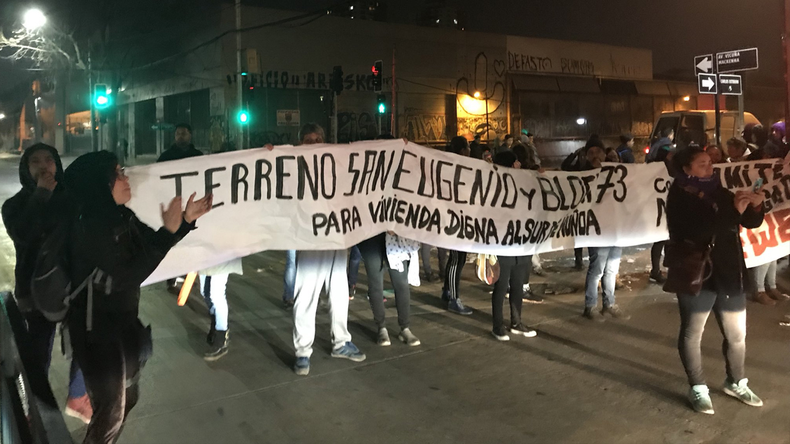 Ñuñoa: Comités de allegados protestan con cortes de tránsito en Vicuña Mackenna
