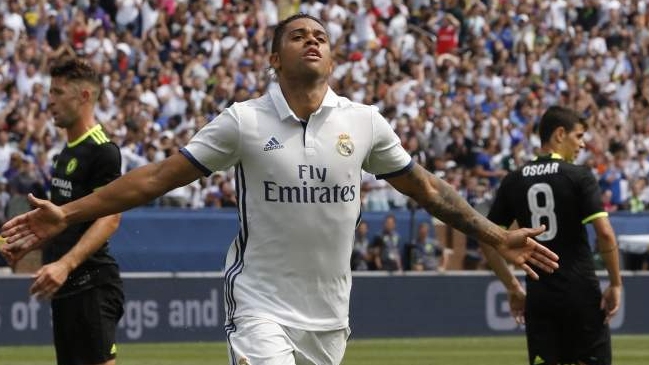 Real Madrid oficializó el regreso del delantero Mariano Díaz