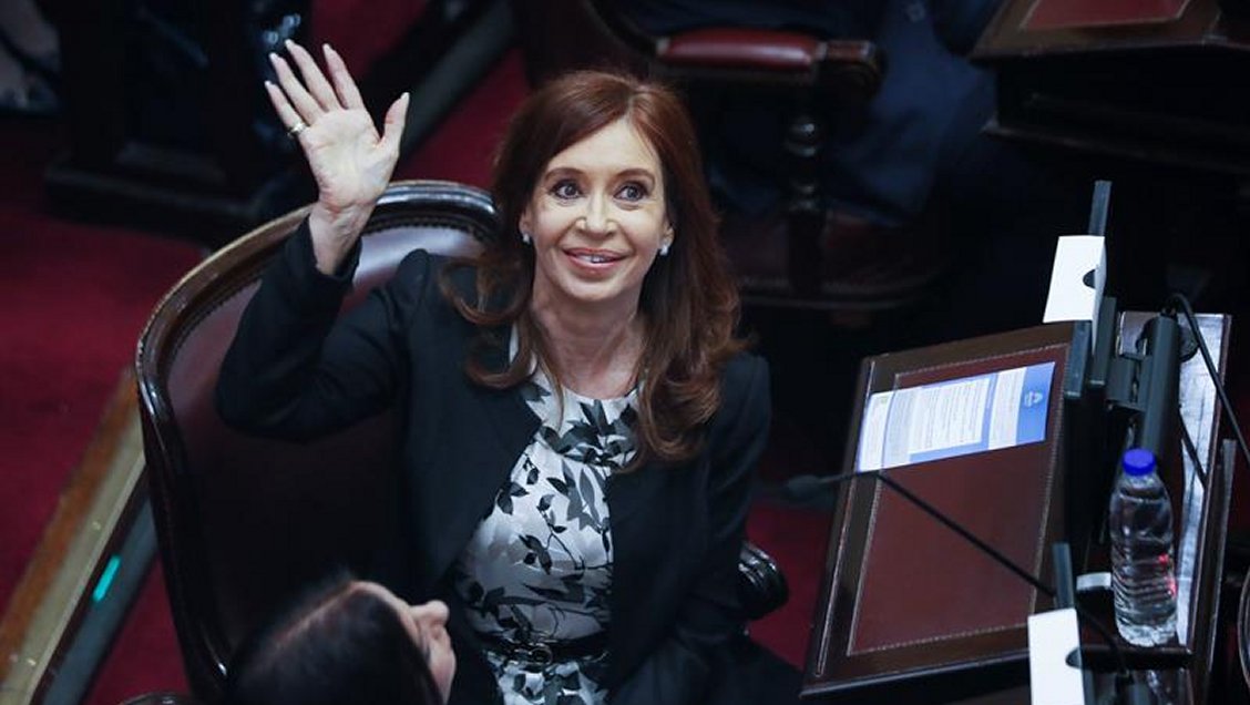 Juez citó a Cristina Fernández para ampliar declaración en causa por sobornos