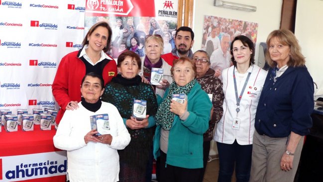 Adultos mayores de Peñalolén recibieron gratuitamente tomadores de presión