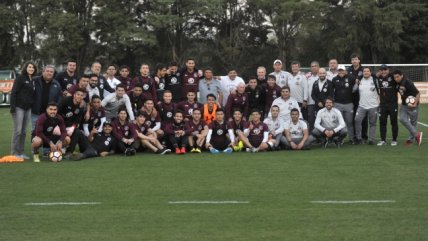 Plantel de Colo Colo disfrutó con foto grupal en la previa del duelo ante Corinthians