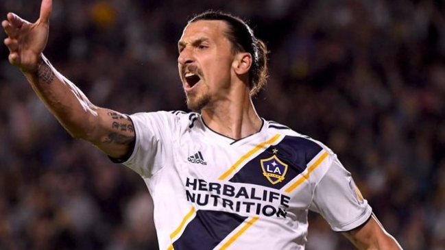 Zlatan Ibrahimovic fue multado en Estados Unidos por agredir a un rival con una cachetada