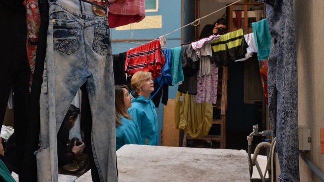 Drama en Providencia: 180 personas viven hacinadas en una casa