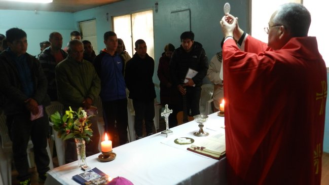 Tras denuncia, obispo Carlos Pellegrín reapareció en misa por cierre del Mes de la Solidaridad