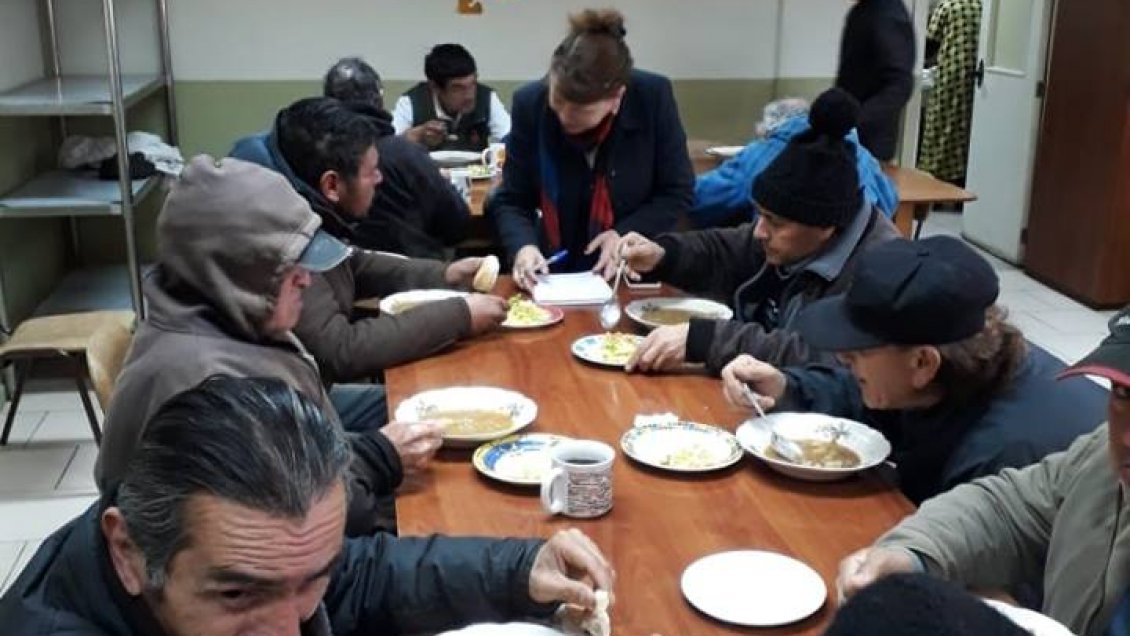 Chillán: Operativo ayuda a personas en situación de calle a cobrar la compensación del confort
