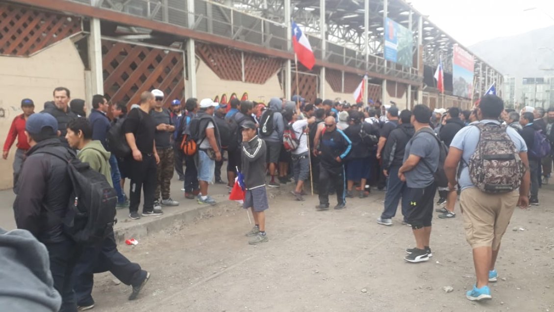 Cargadores de Zofri se manifestaron contra la seremi del Trabajo en almuerzo con el ministro Nicolás Monckeberg