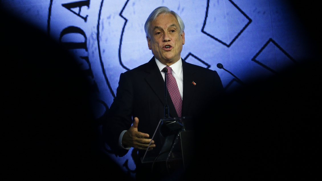 Adimark: Aprobación del Gobierno de Piñera cayó a 48 por ciento