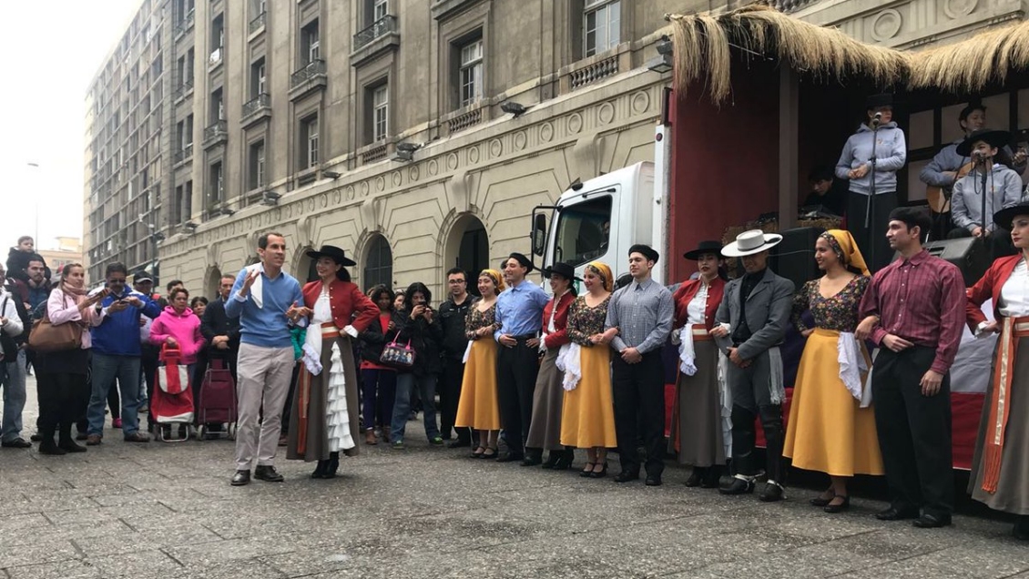 Santiago inició las celebraciones de Fiestas Patrias con una 