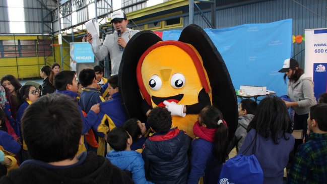 Con festival itinerante promueven consumo de choritos en escuelas de Chiloé