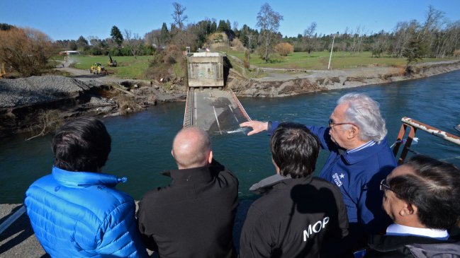 Inician trabajos para la instalación provisoria de puente mecano en el río Cancura