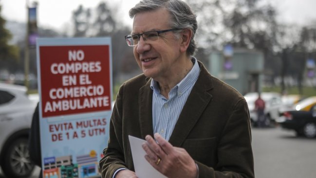 Comenzaron los partes a compradores del comercio ambulante en Las Condes