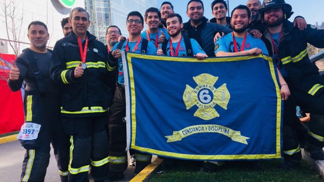Bomberos valdivianos subieron el Costanera Center para 