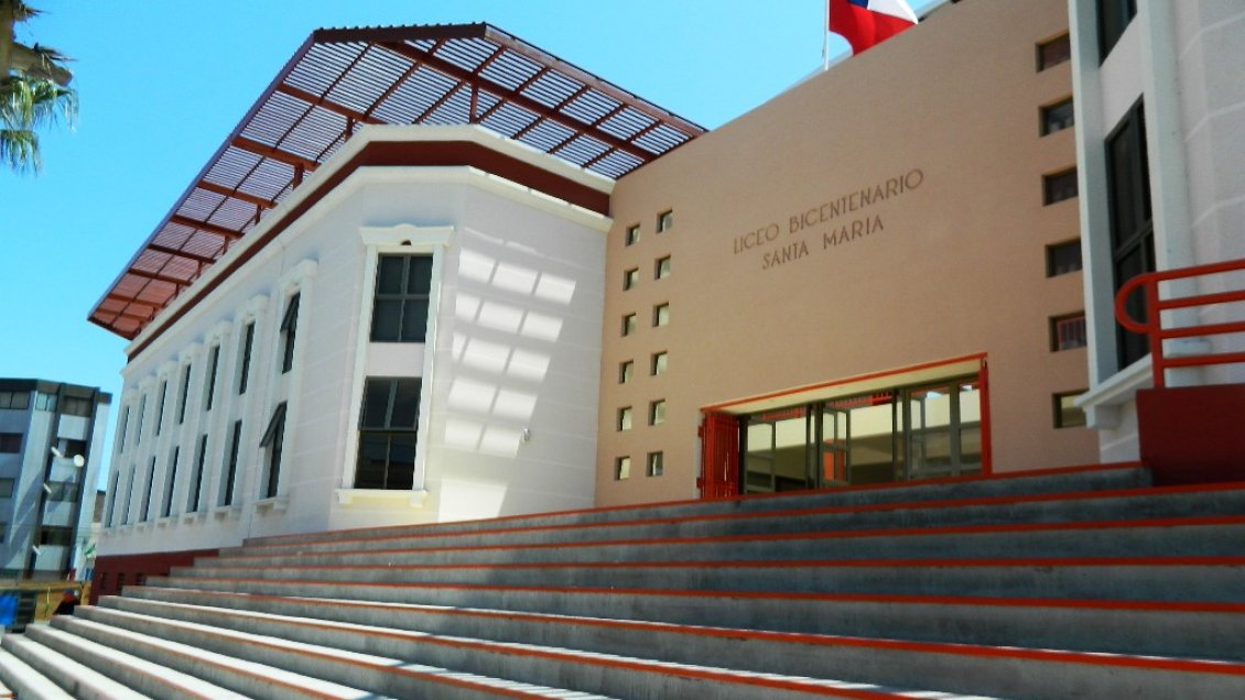 Iquique: Liceo Bicentenario Santa María retoma clases tras suspensión por rebalse de aguas servidas