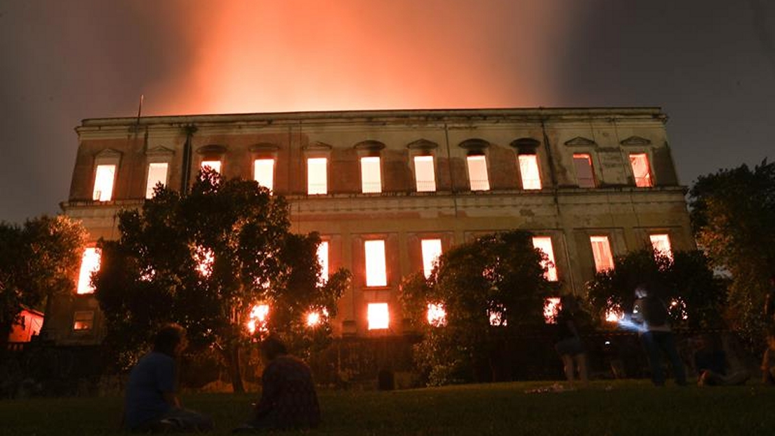 Sofocan incendio que destruyó el Museo Nacional de Río de Janeiro