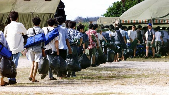 Niños refugiados retenidos por Australia intentaron suicidarse