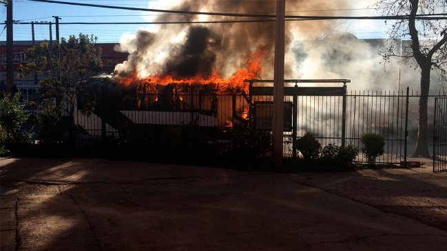 Se incendió micro en Gran Avenida