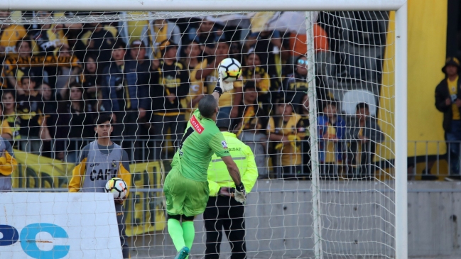 ¿La atajada del año? La impresionante reacción del arquero de Coquimbo frente a Magallanes