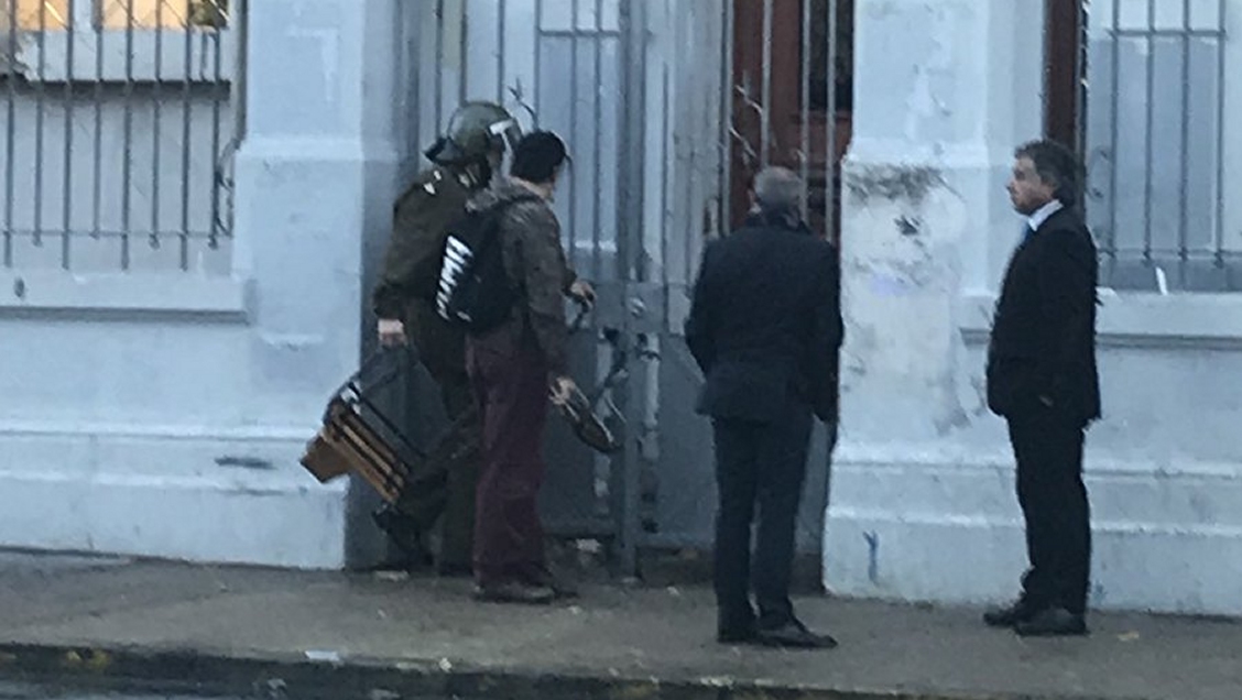 Dos detenidos tras incidentes en las afueras del Liceo de Aplicación