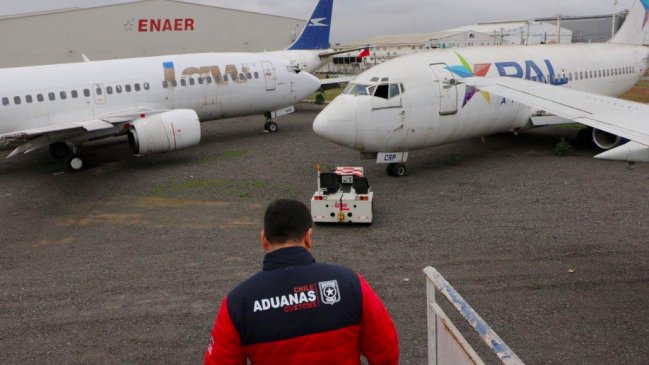 Avión rematado por Aduanas se convertirá en una sala de cine móvil