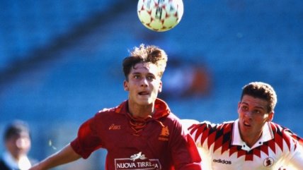 Francesco Totti marcó hace 24 años su primer gol por AS Roma en la Serie A