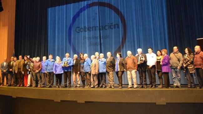 Gobernación premió a sacerdote chillanejo y al Comité Ñuble Región