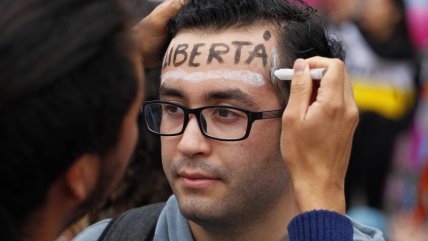   Partidarios por la igualdad de género se manifestaron en las afueras del Congreso 