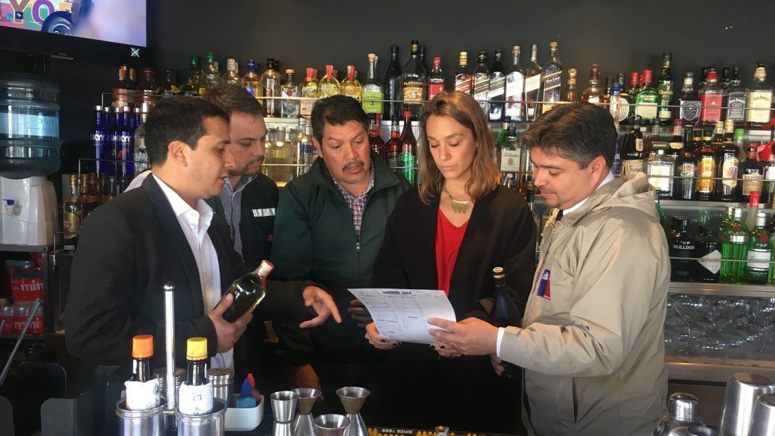 Fiscalizan botillerías y locales nocturnos para garantizar denominación de origen del pisco