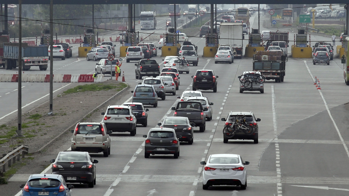 Autoridades esperan cifra histórica de vehículos en rutas de salida a Santiago por Fiestas Patrias