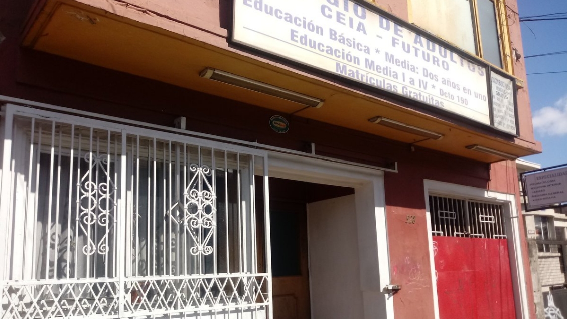 Hombre armado se parapetó al interior de un colegio para adultos en Temuco