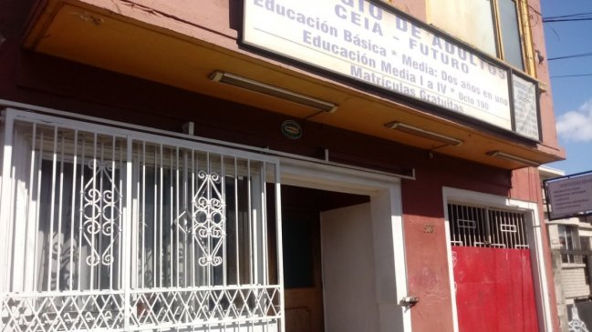 Hombre armado se parapetó al interior de un colegio para adultos en Temuco