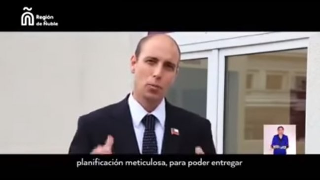 Autoridades de Ñuble se disculpan tras incluir a falsa intérprete de señas en video