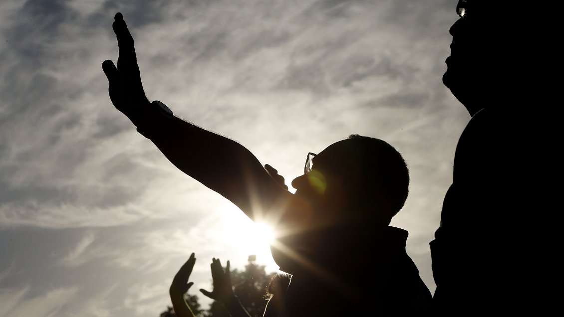 Feligrés robó computador con canciones religiosas desde una iglesia evangélica