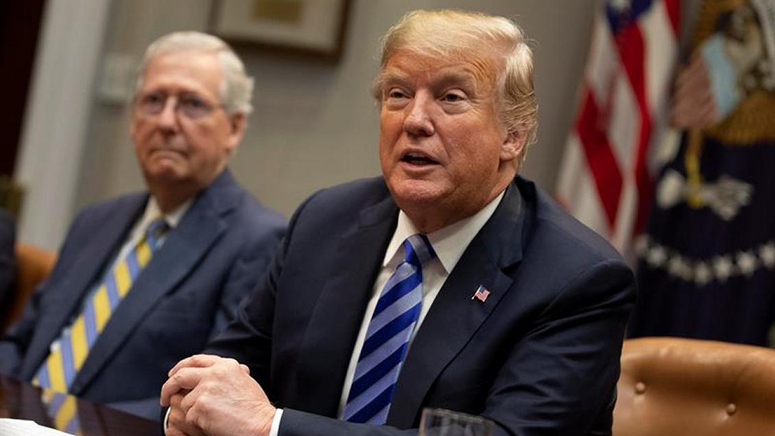 Trump encabeza febril búsqueda del autor de columna que apuntó campaña de resistencia interna