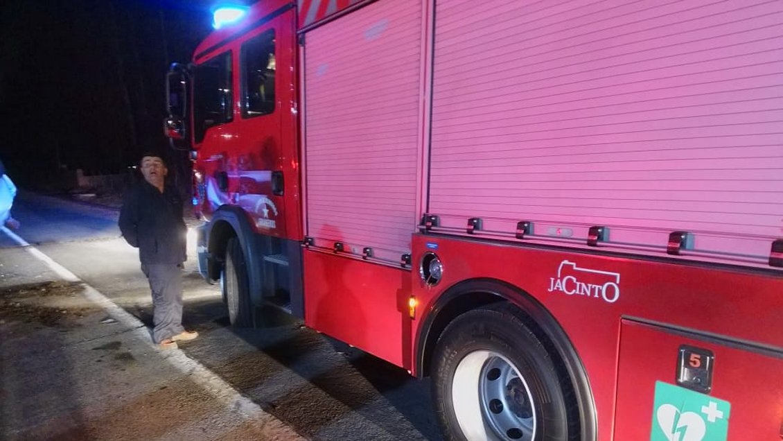 Carabineros cursó parte de tránsito a bomberos que atendían emergencia química