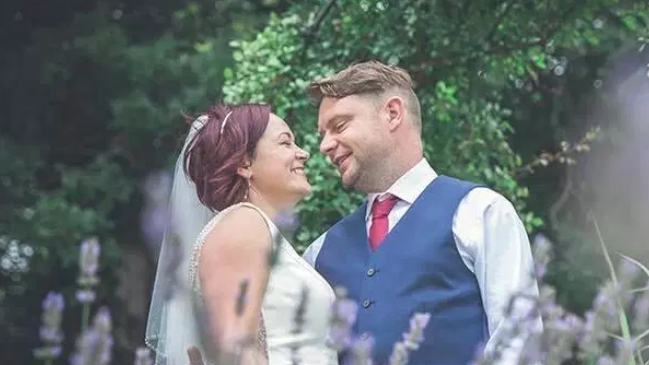 Hombre murió súbitamente en su noche de bodas