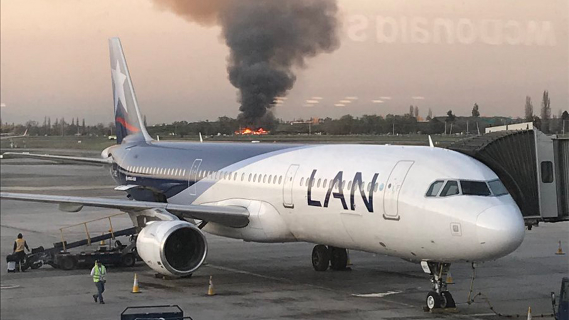 Incendio afecta a cercanías del Aeropuerto de Santiago