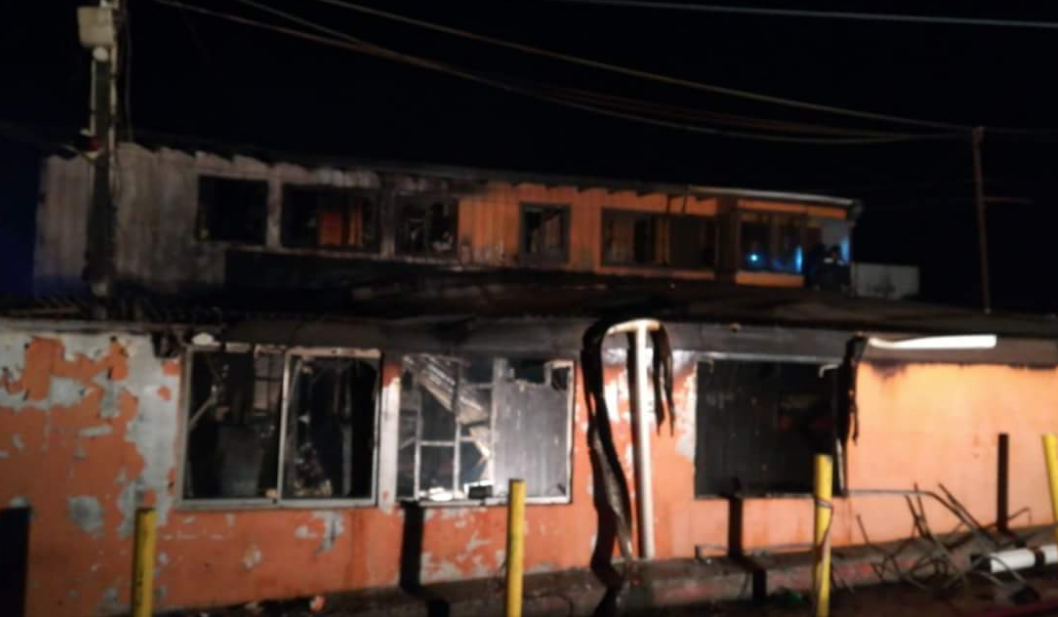 ValparaÃ­so: Incendio destruyÃ³ oficinas de terminal de microbuses en Cerro Los Placeres